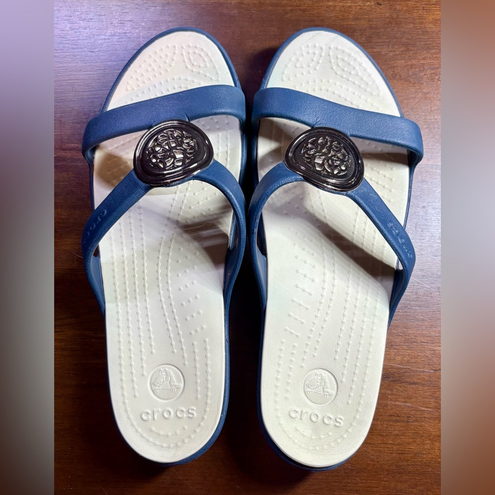 Women’s Crocs Sanrah Circle Slide Sandals - size 8 - Navy - Picture 4 of 5